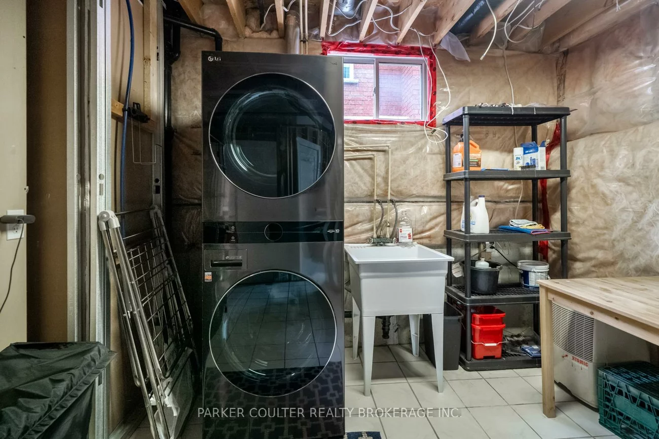 216, Mapleton, Holly, Barrie