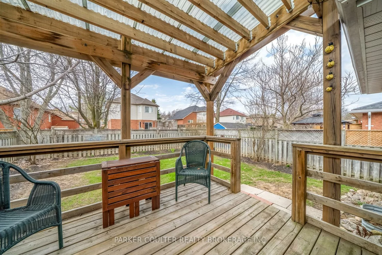 216, Mapleton, Holly, Barrie