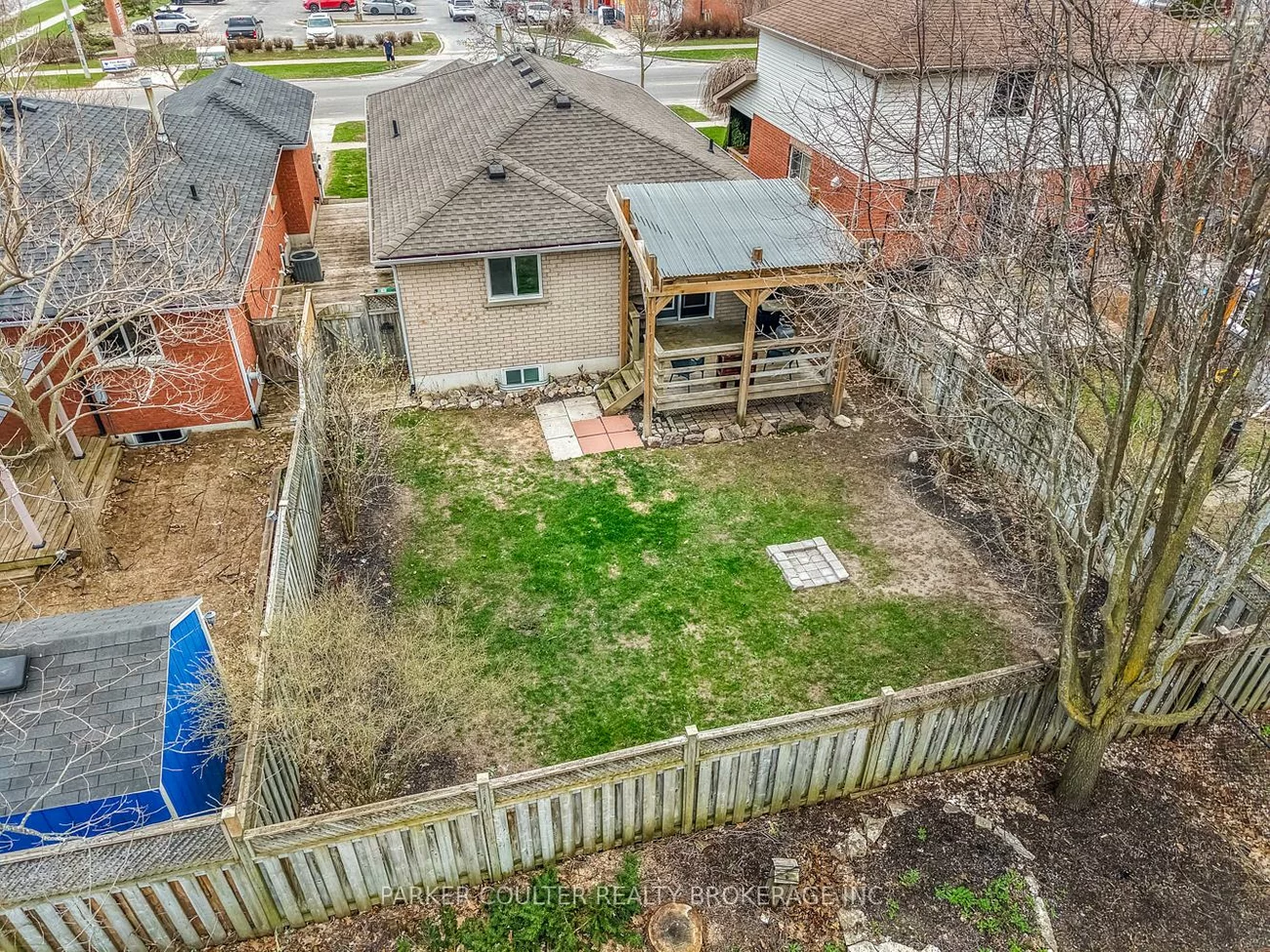 216, Mapleton, Holly, Barrie