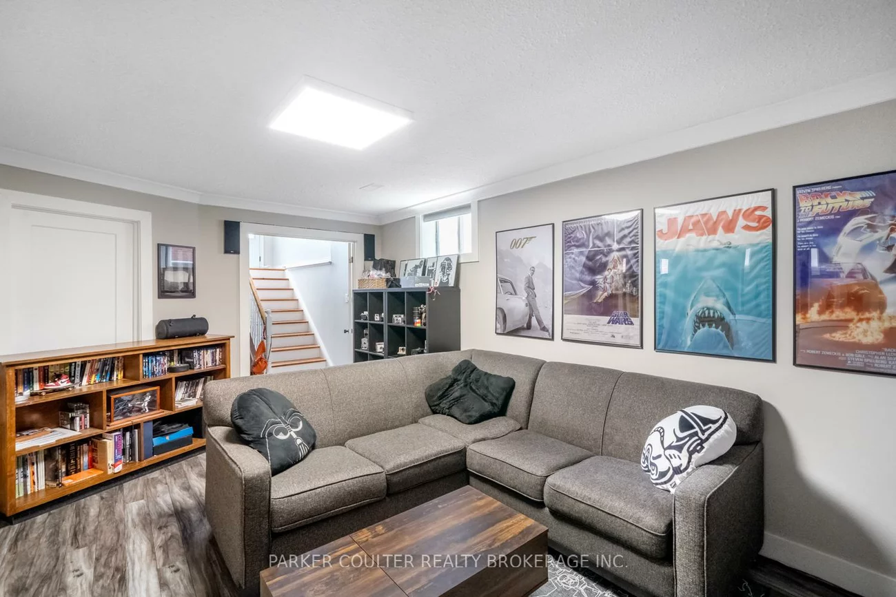 216, Mapleton, Holly, Barrie