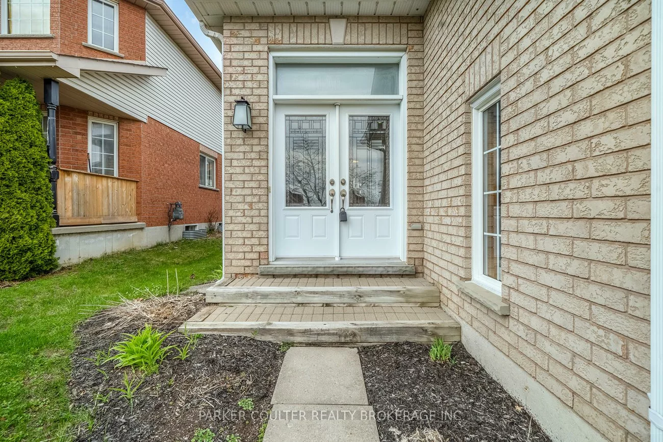 216, Mapleton, Holly, Barrie