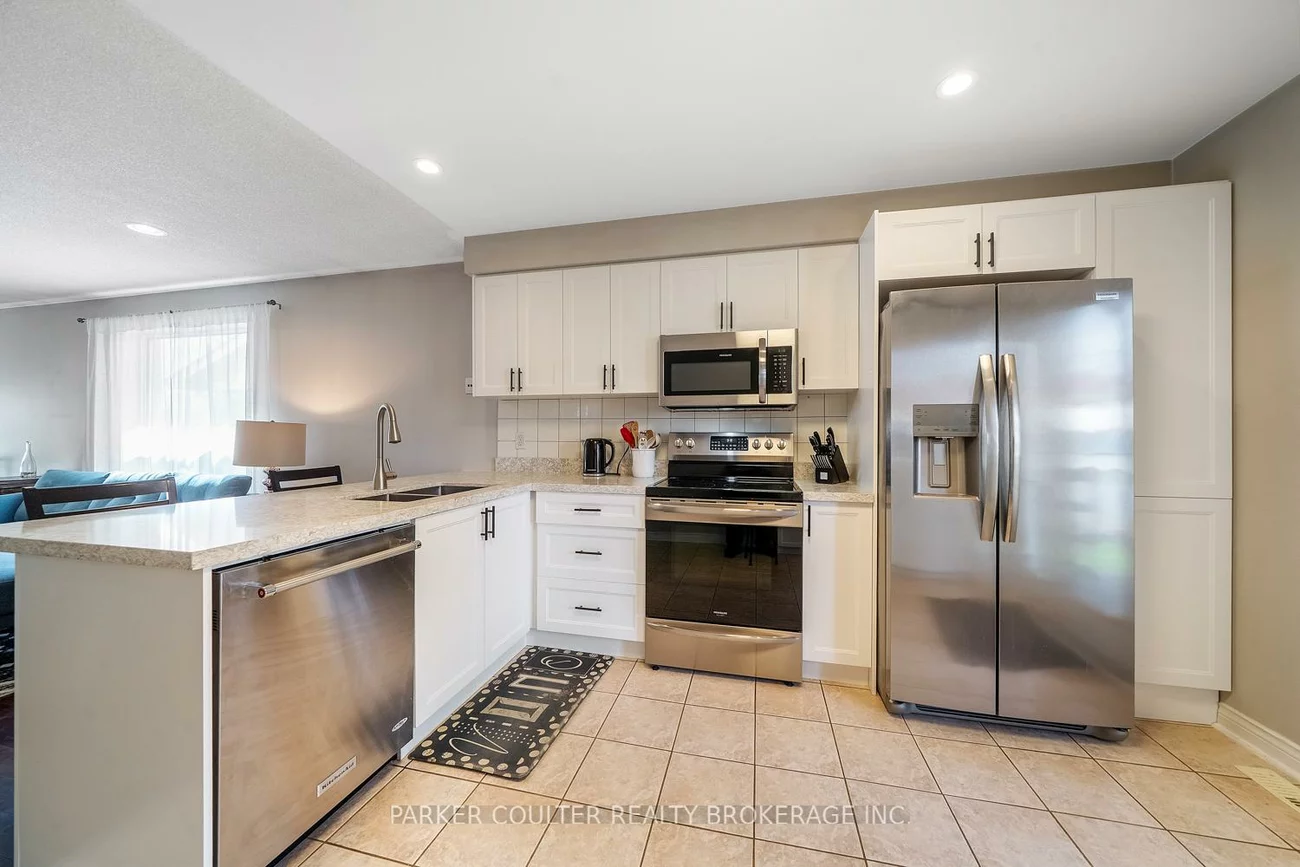 216, Mapleton, Holly, Barrie