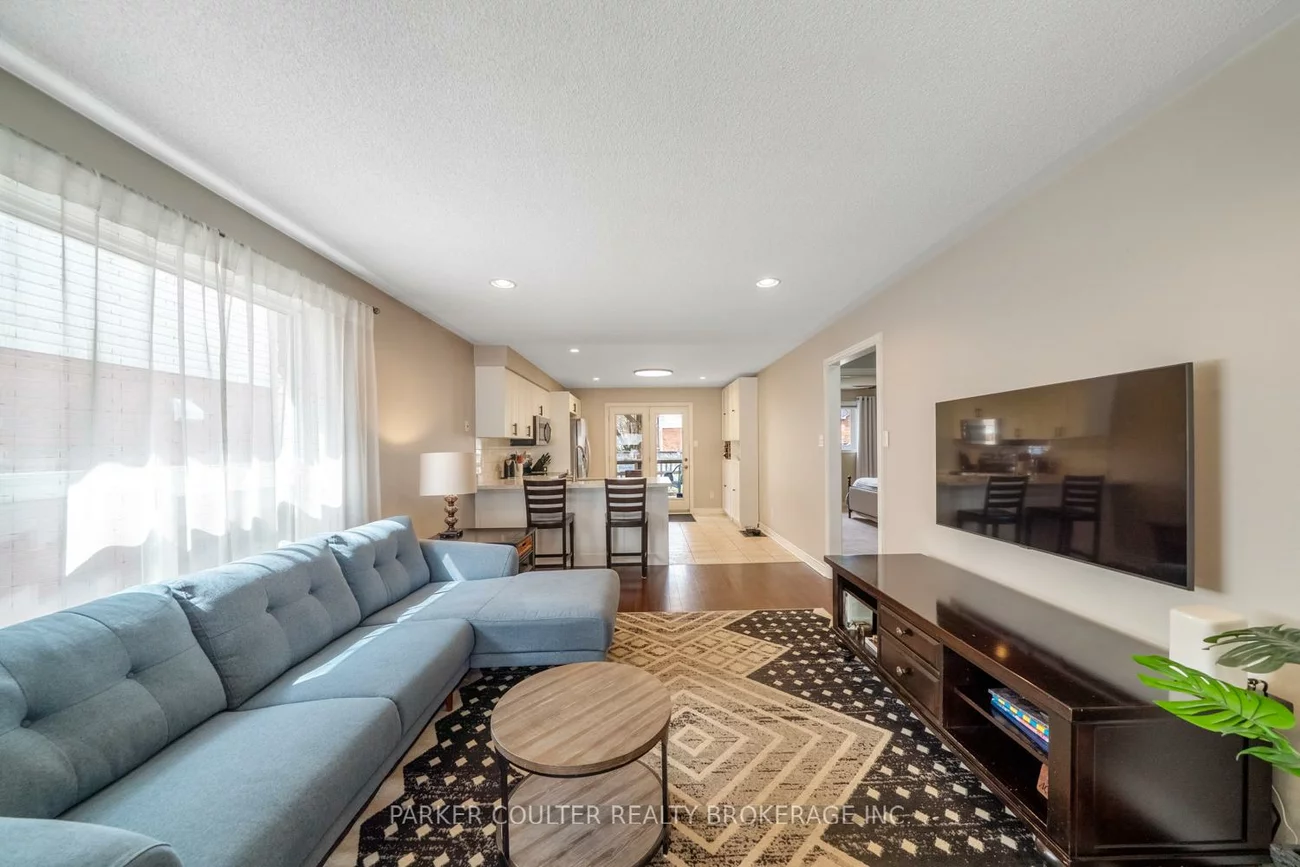 216, Mapleton, Holly, Barrie