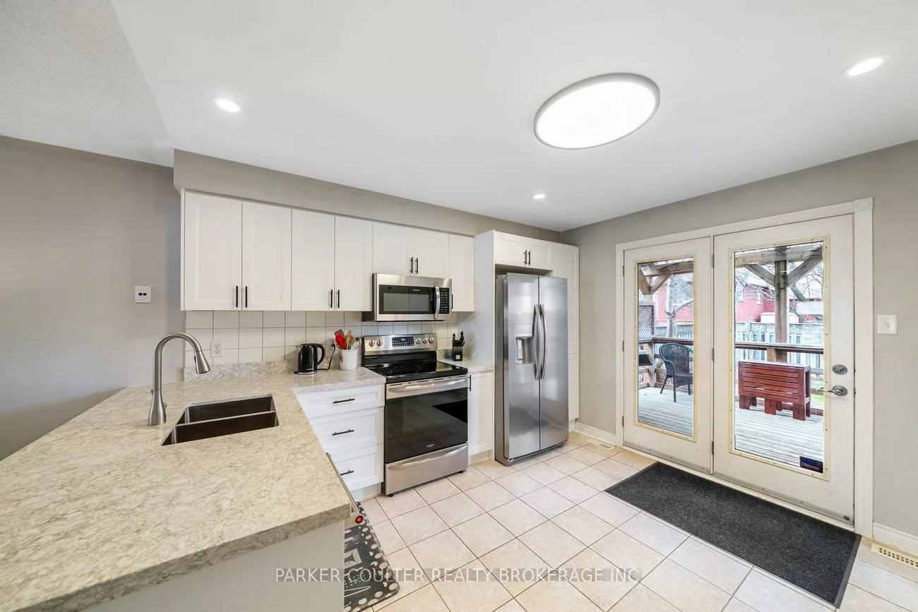 216, Mapleton, Holly, Barrie