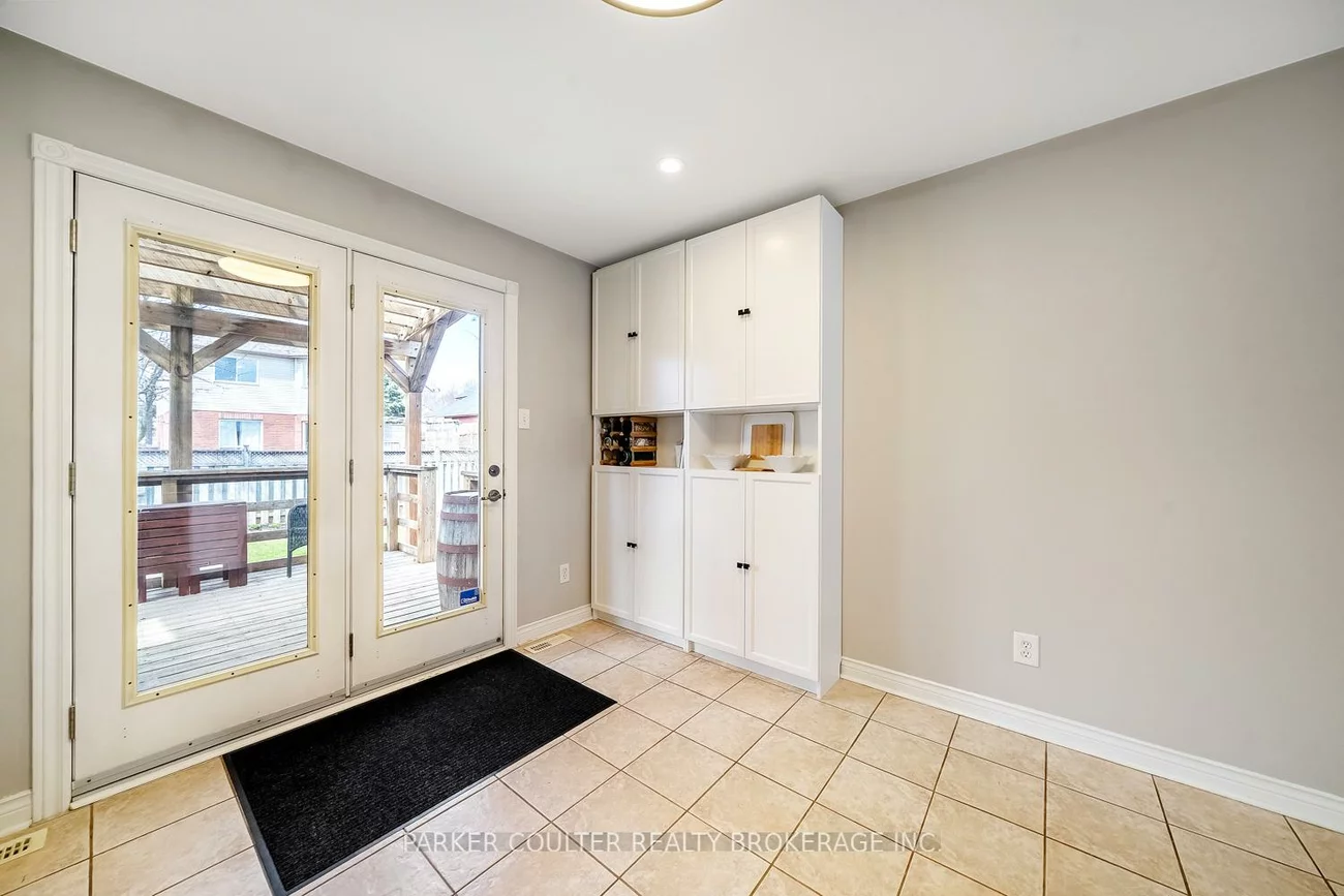 216, Mapleton, Holly, Barrie