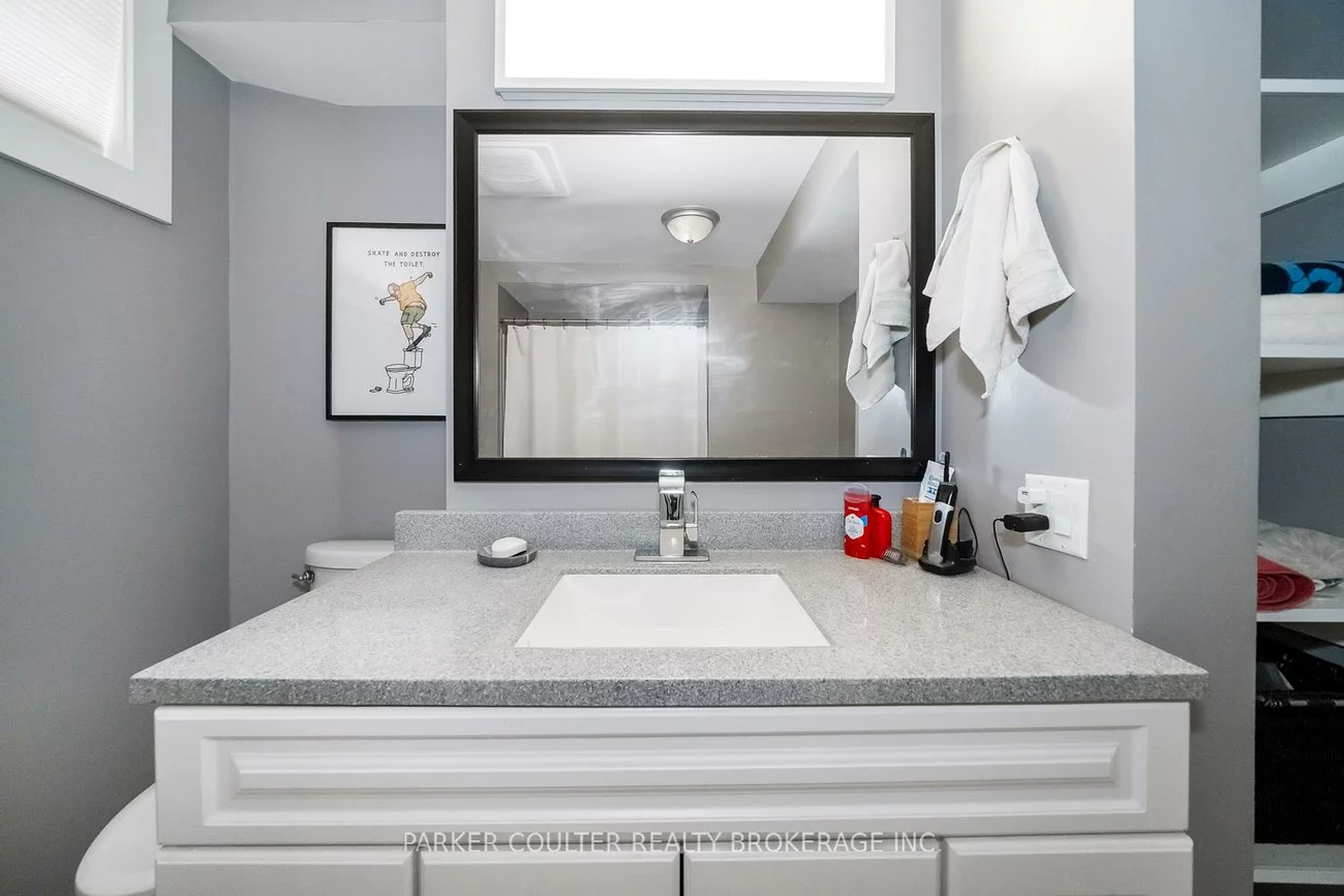 216, Mapleton, Holly, Barrie