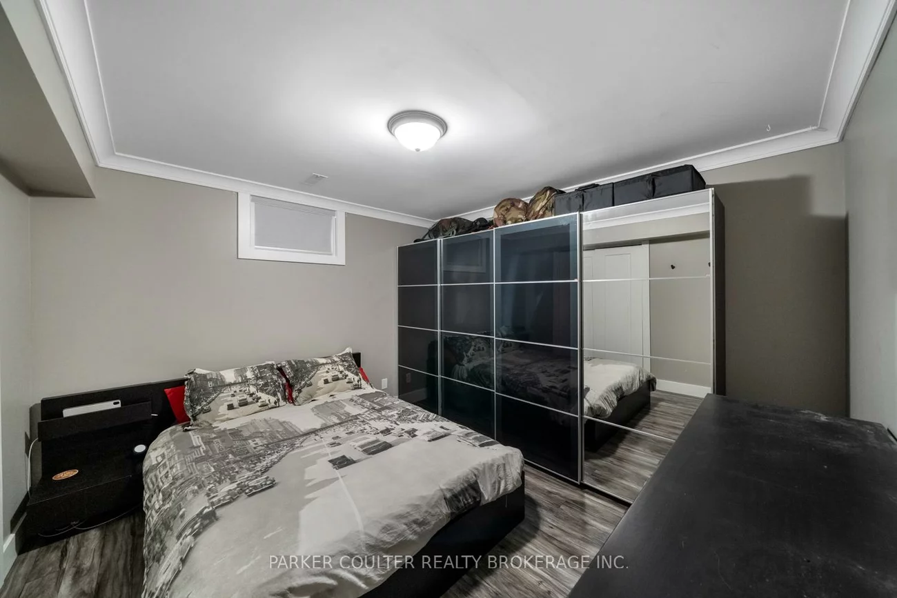 216, Mapleton, Holly, Barrie