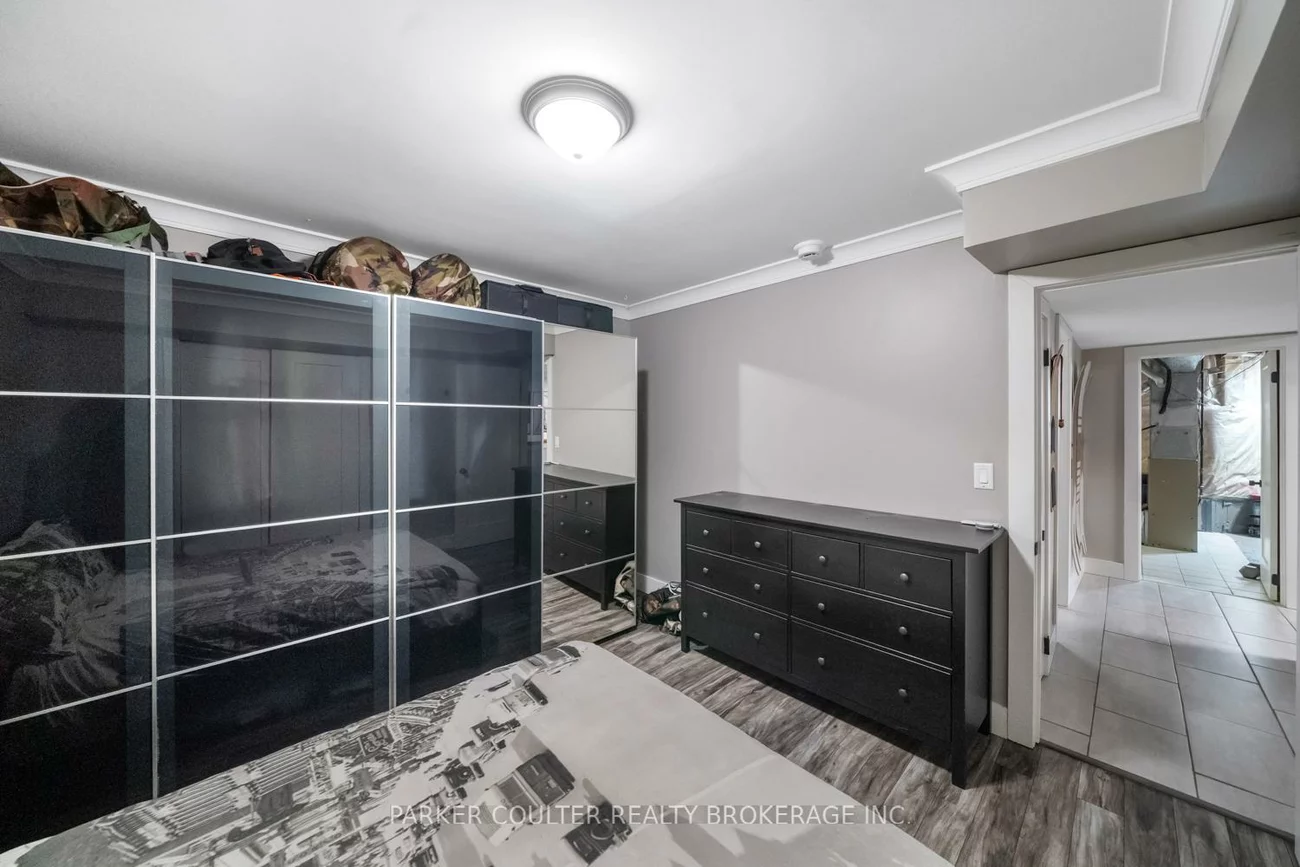 216, Mapleton, Holly, Barrie