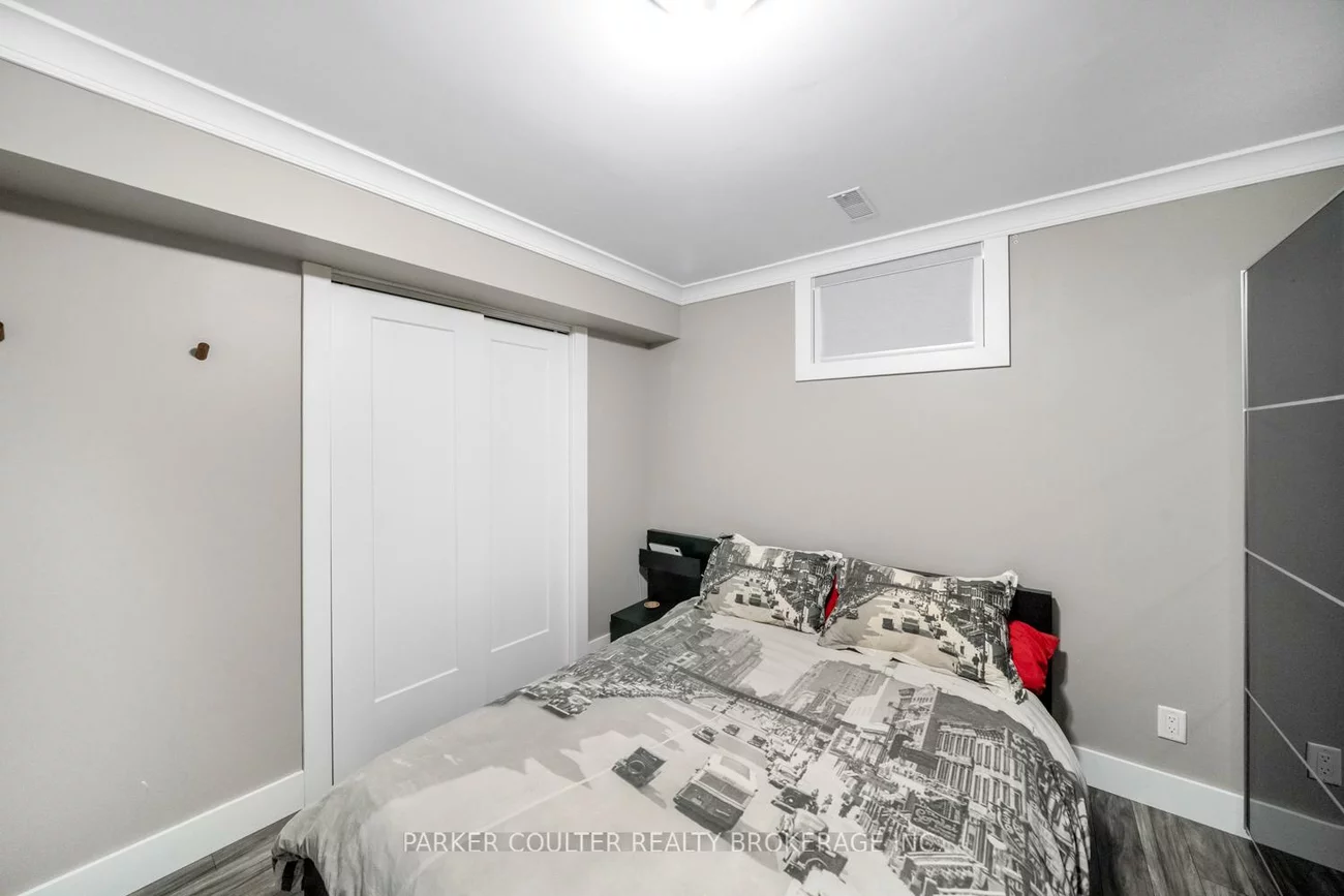 216, Mapleton, Holly, Barrie