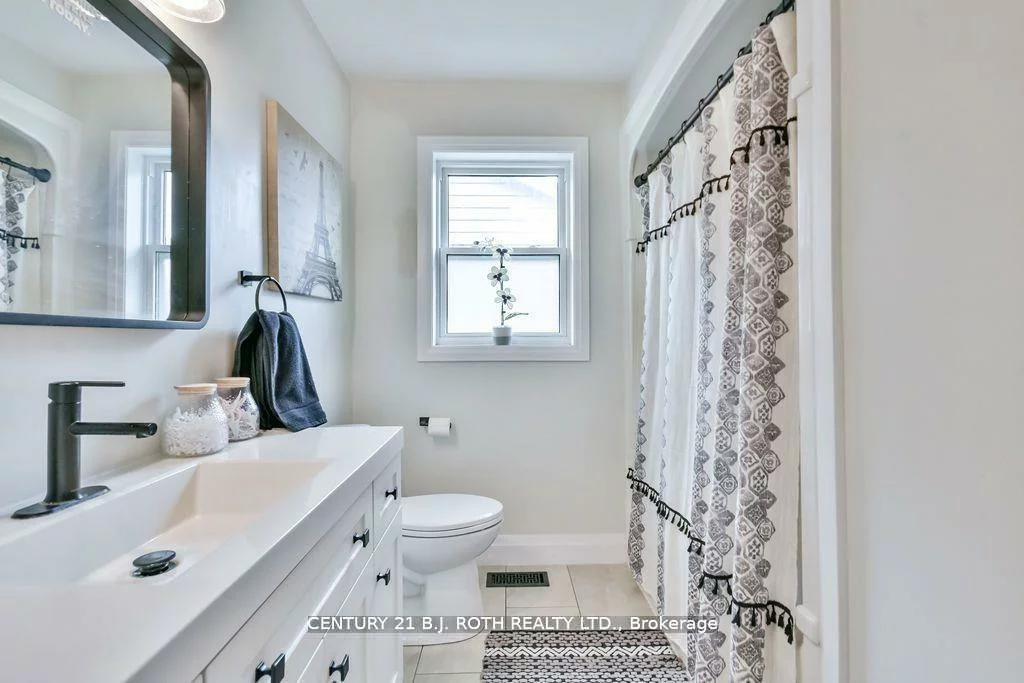 108, Nelson, Codrington, Barrie