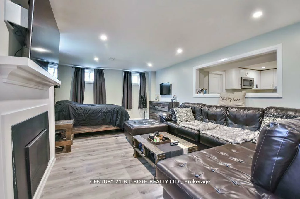 108, Nelson, Codrington, Barrie