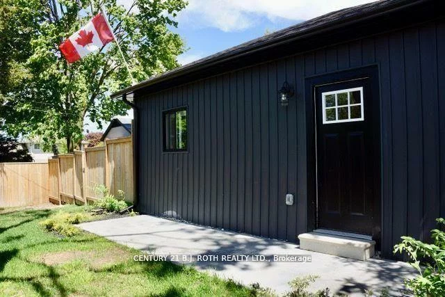 108, Nelson, Codrington, Barrie