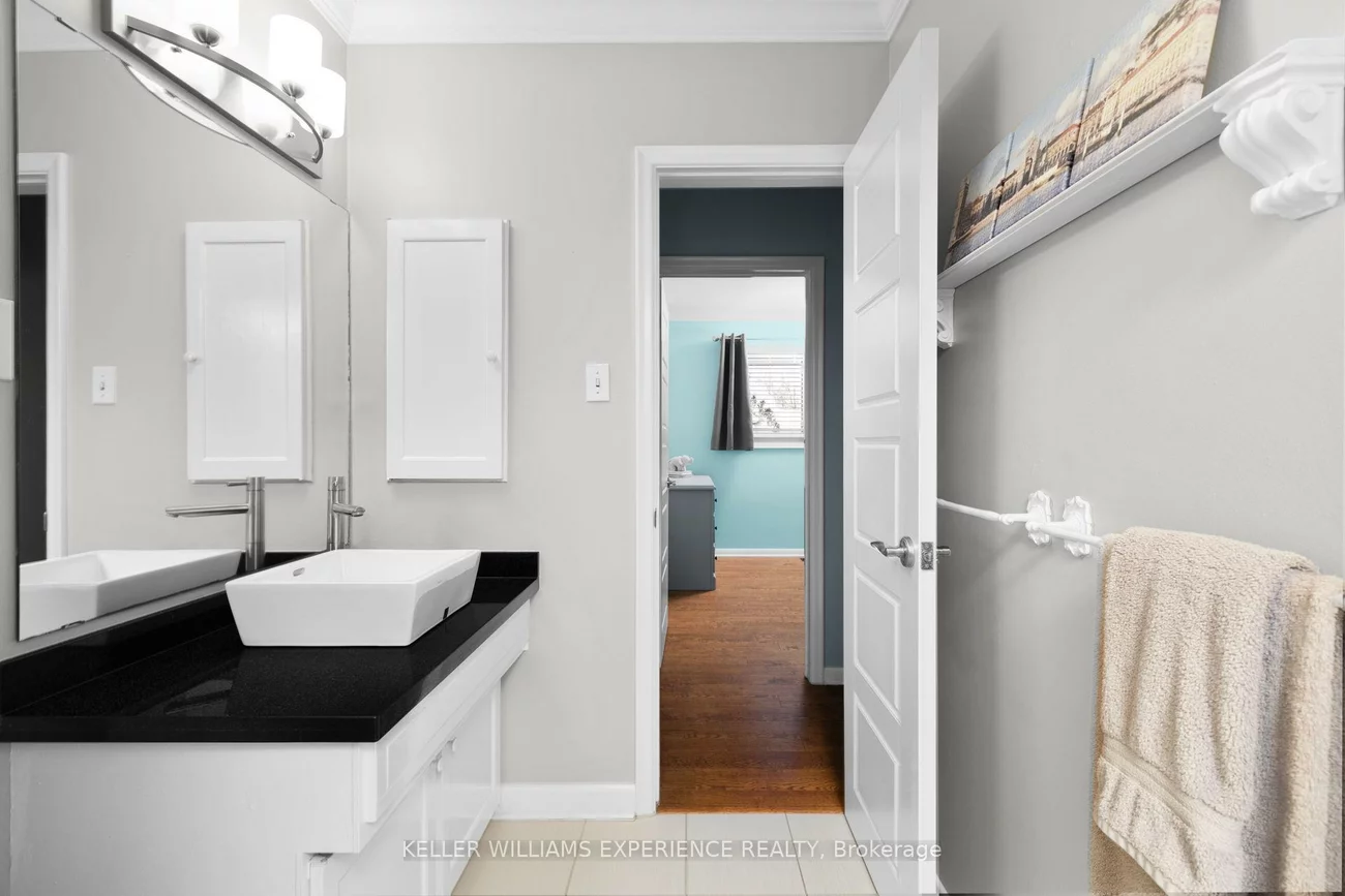 27, Ottaway, Wellington, Barrie