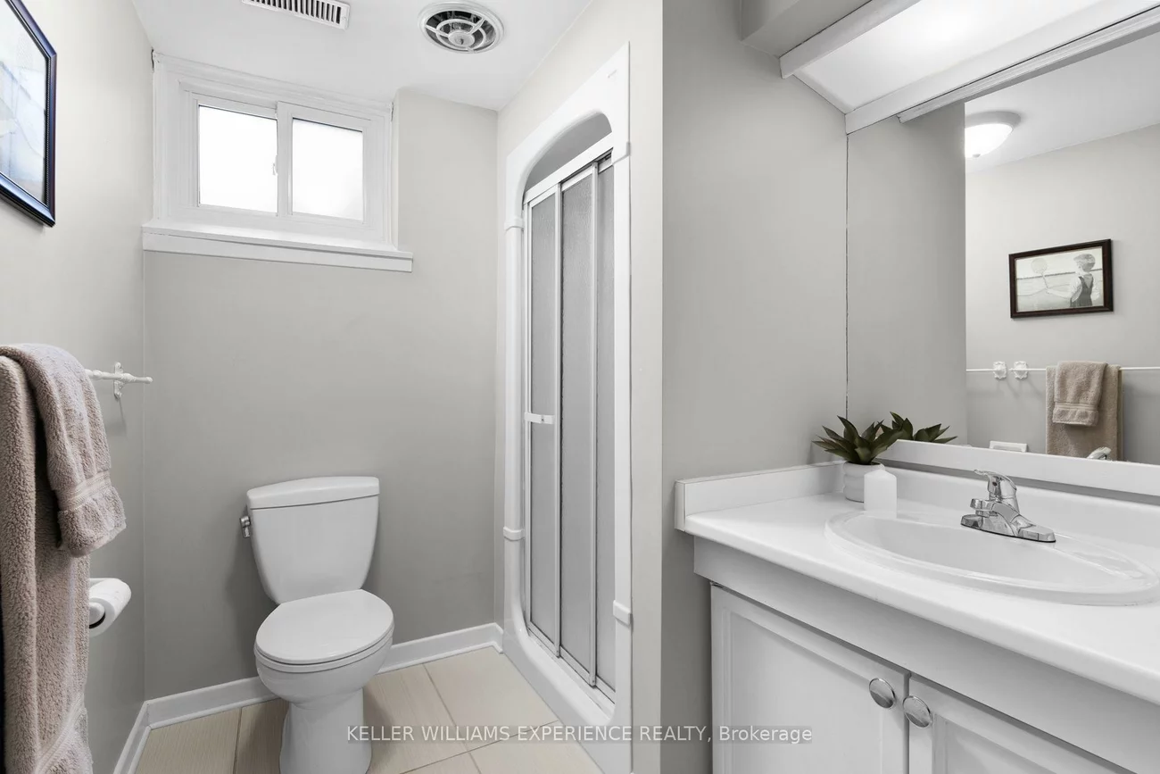 27, Ottaway, Wellington, Barrie