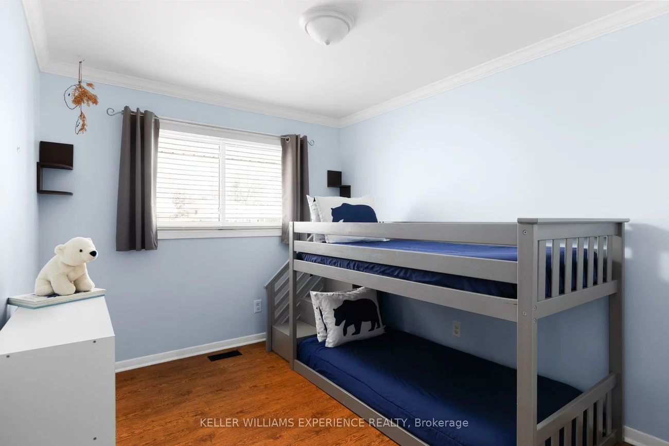 27, Ottaway, Wellington, Barrie