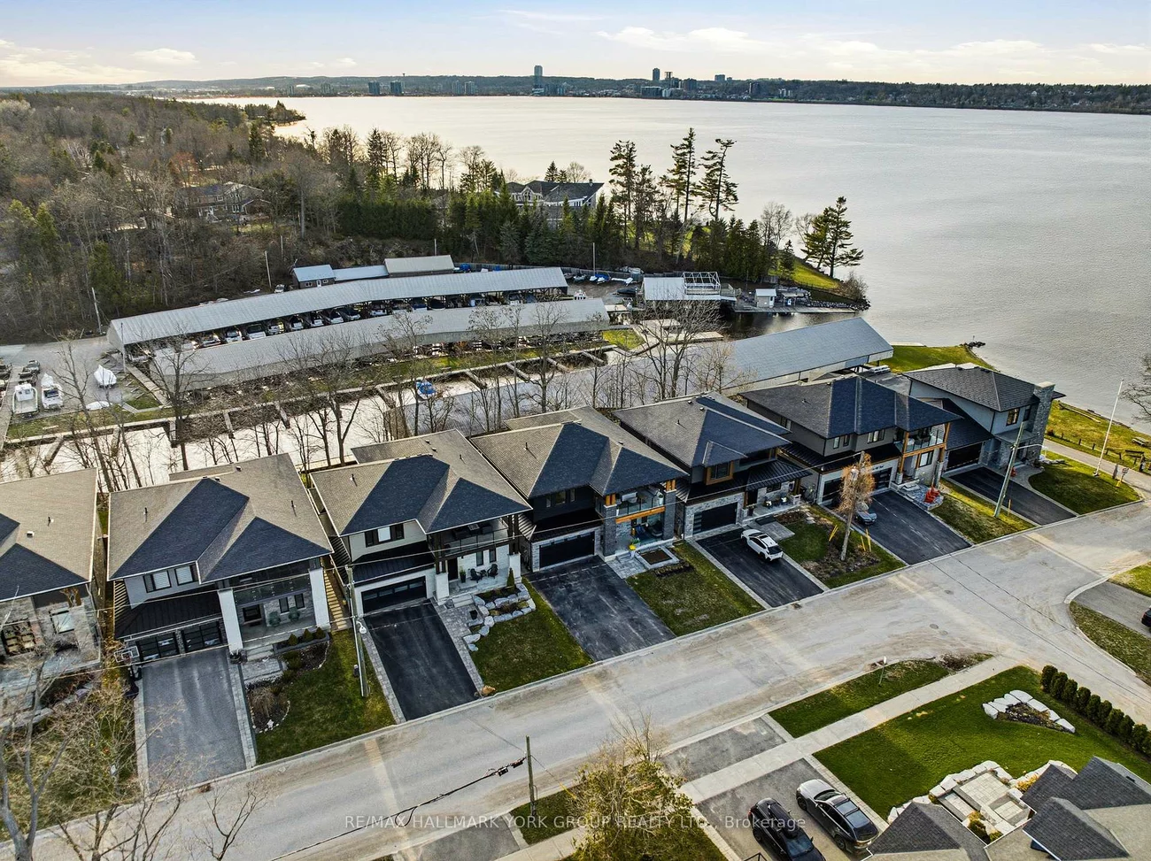 404, Cox Mill, South Shore, Barrie