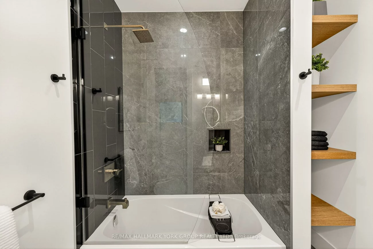 404, Cox Mill, South Shore, Barrie