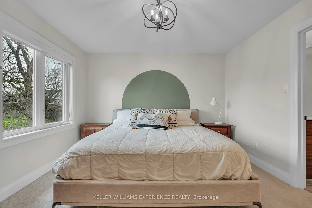 86, Clapperton, Codrington, Barrie