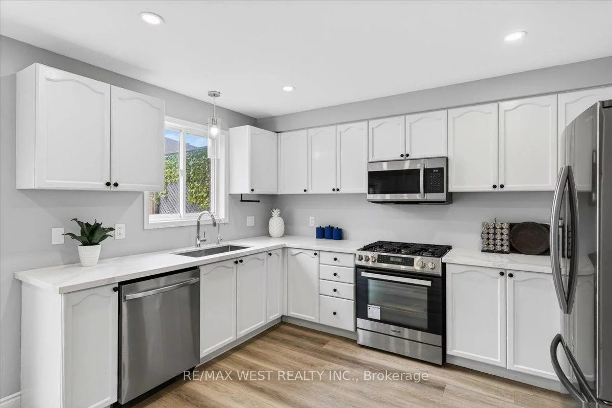 51, Stanley, East Bayfield, Barrie