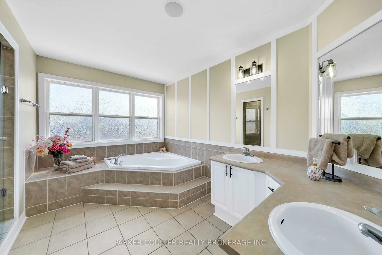 1, Windsor, Innis-Shore, Barrie
