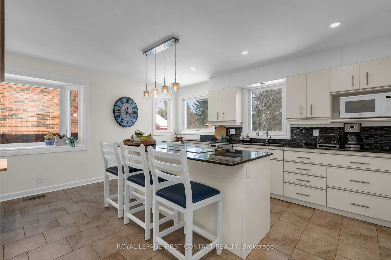 103, Rodney, Codrington, Barrie