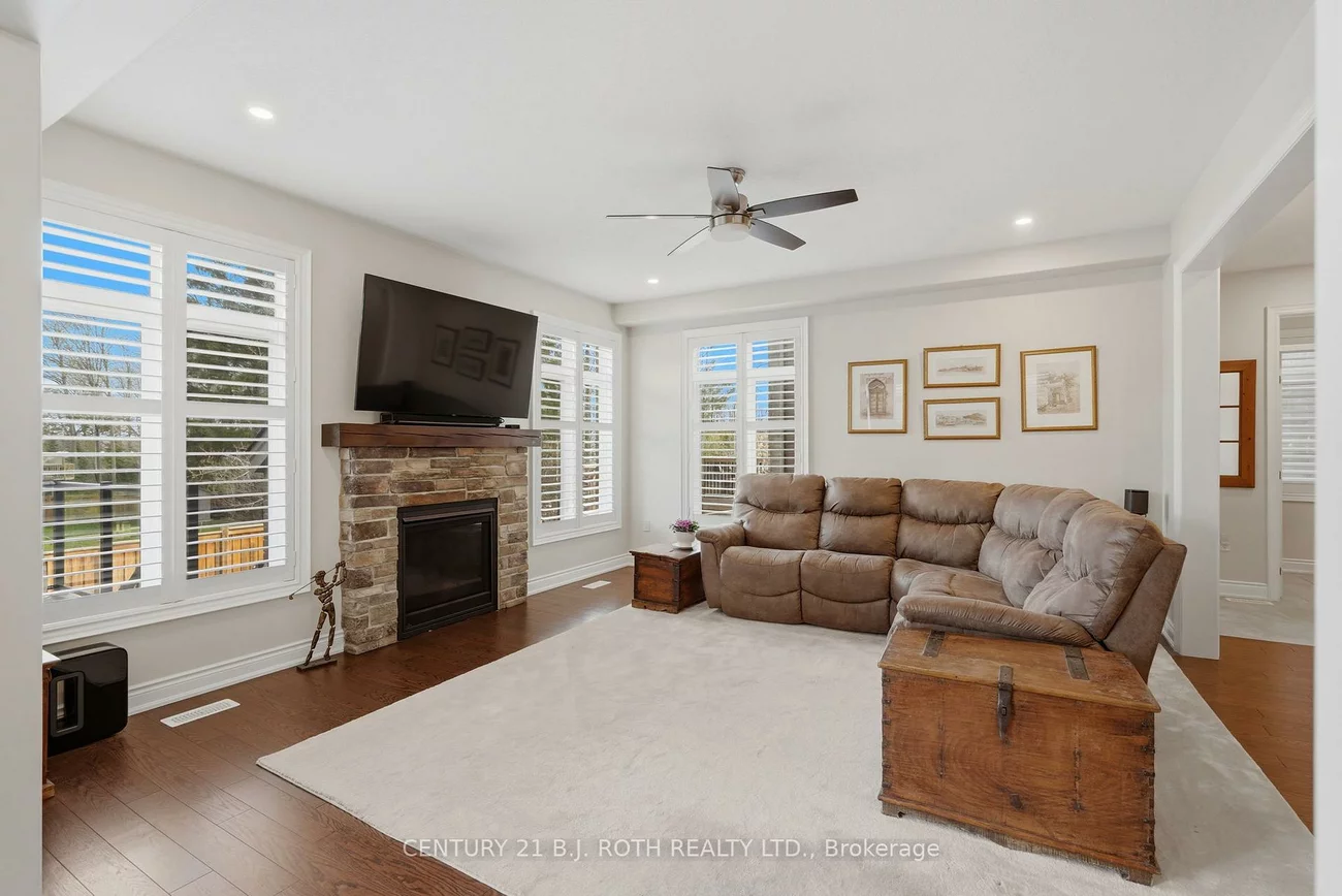 30, Capps, Bayshore, Barrie