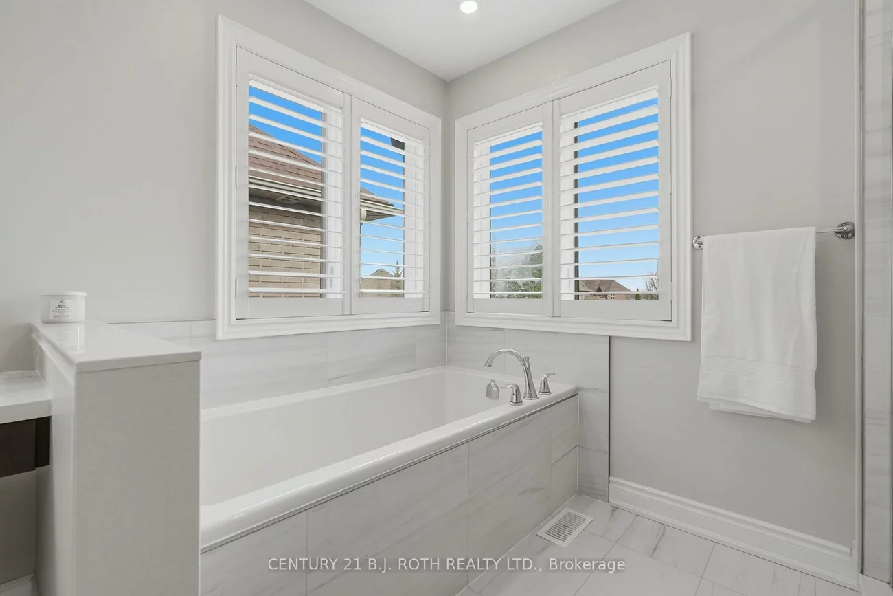 30, Capps, Bayshore, Barrie