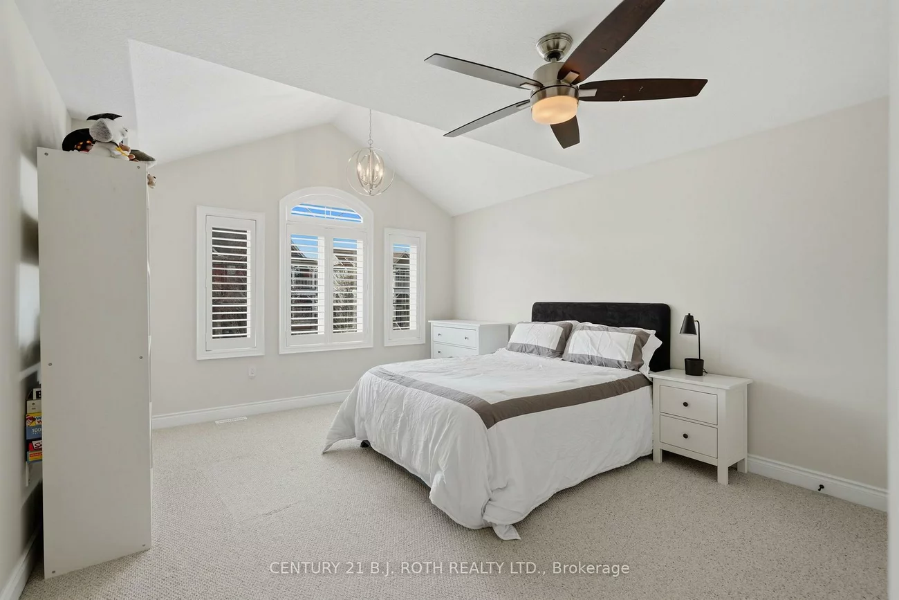 30, Capps, Bayshore, Barrie