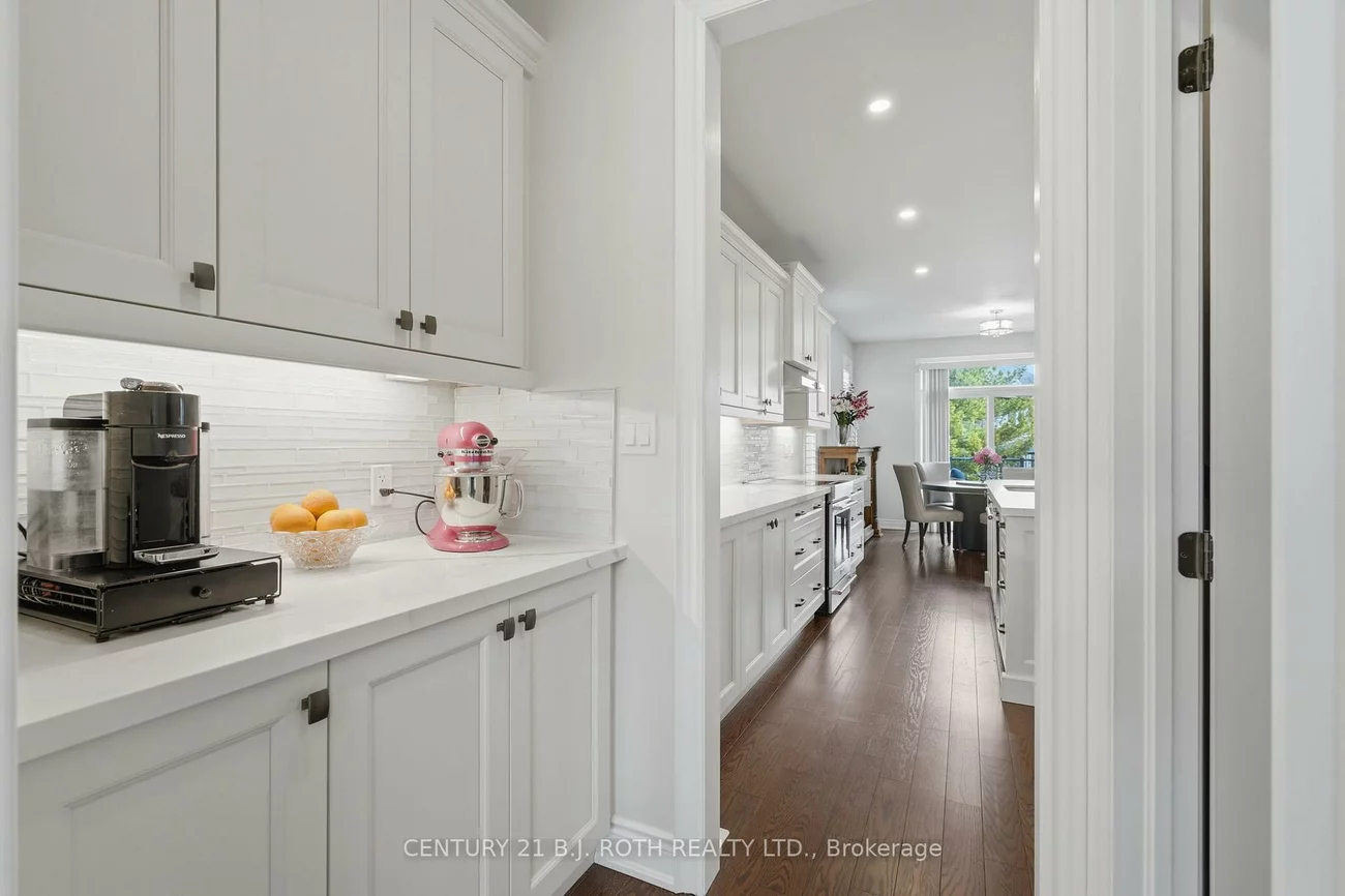 30, Capps, Bayshore, Barrie