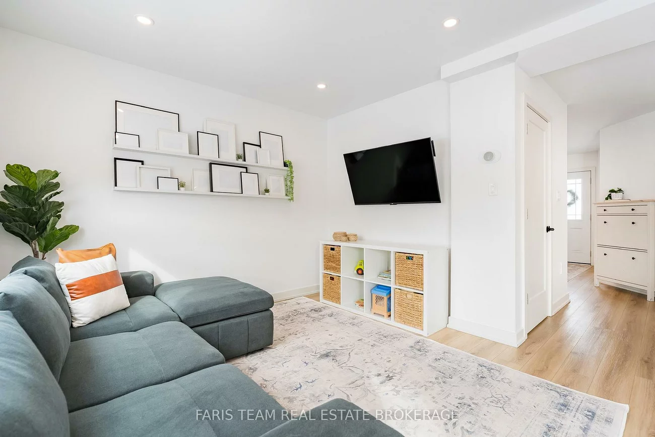 6, Majesty, Innis-Shore, Barrie
