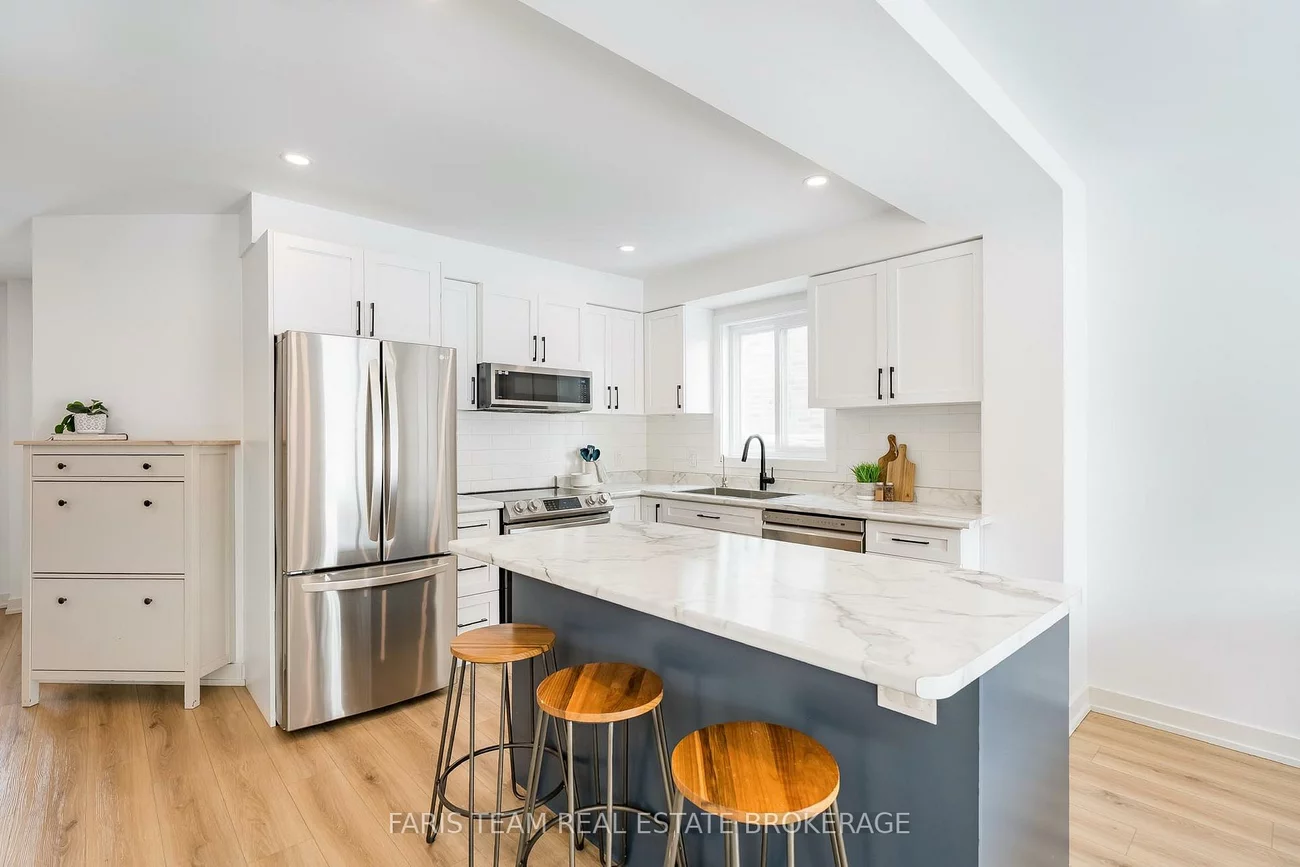6, Majesty, Innis-Shore, Barrie