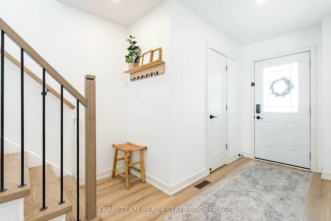 6, Majesty, Innis-Shore, Barrie