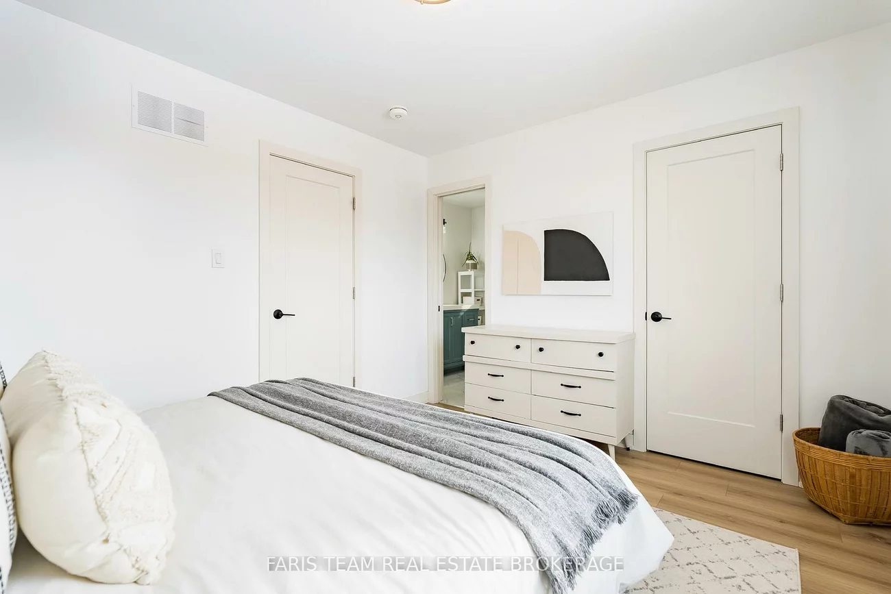 6, Majesty, Innis-Shore, Barrie