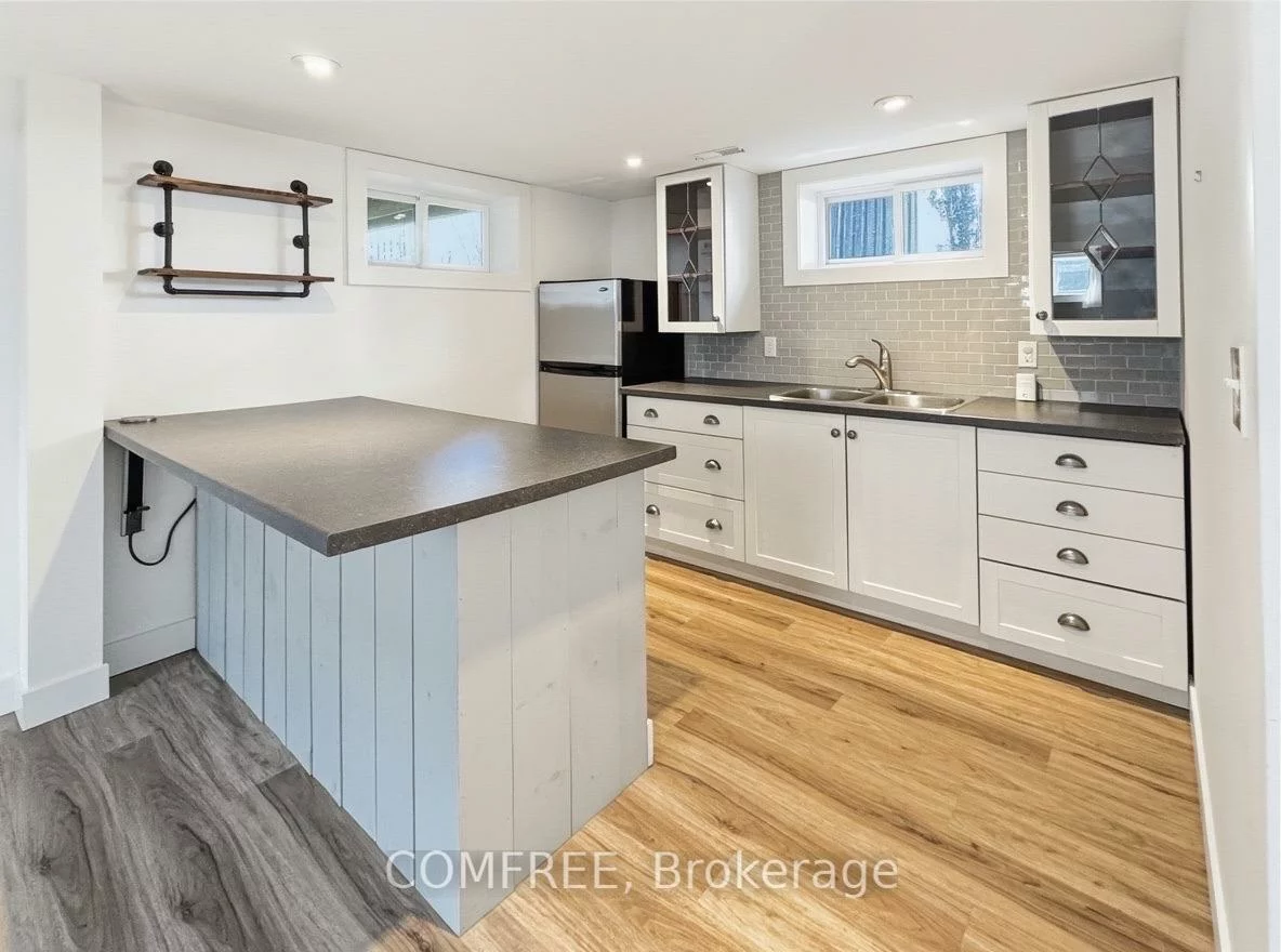 70, Gunn, Wellington, Barrie