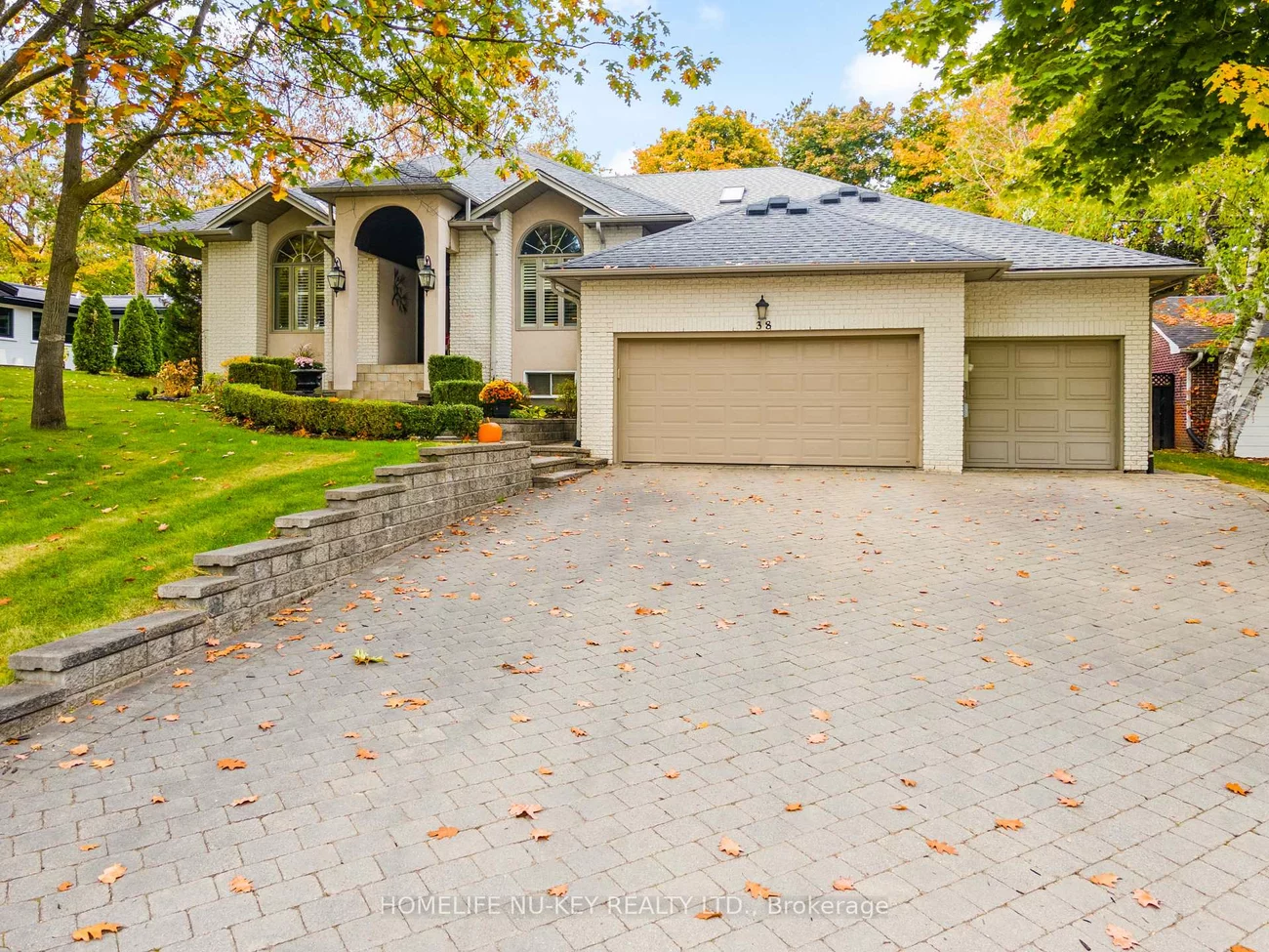 38, CASTLE, Sunnidale, Barrie
