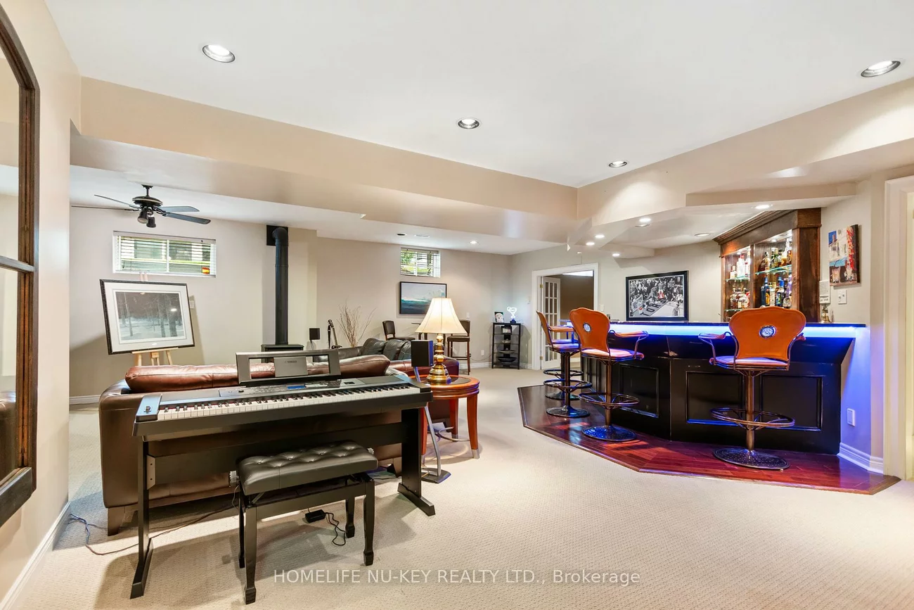38, CASTLE, Sunnidale, Barrie