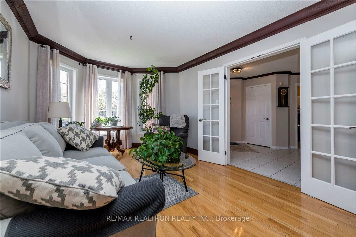 16, Bear Creek, Holly, Barrie