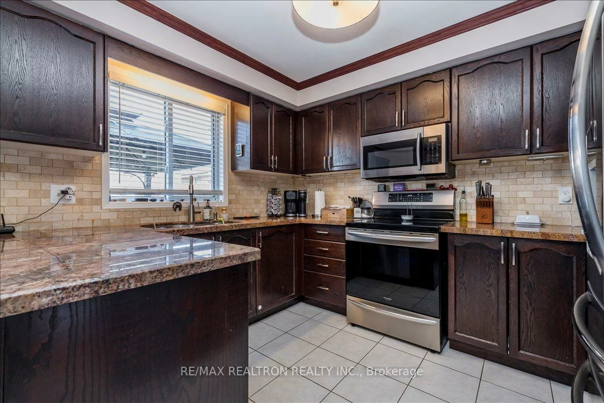 16, Bear Creek, Holly, Barrie
