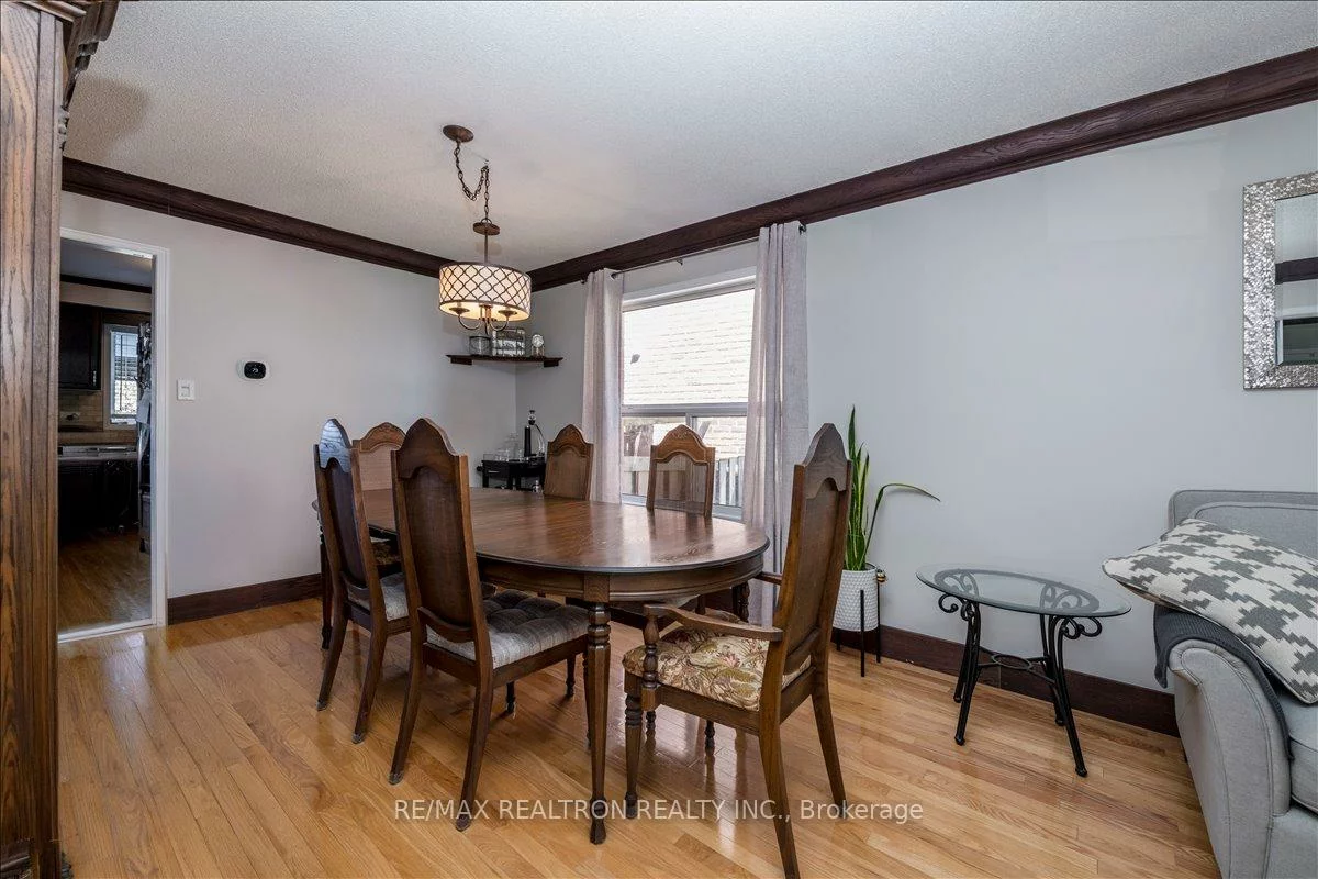 16, Bear Creek, Holly, Barrie