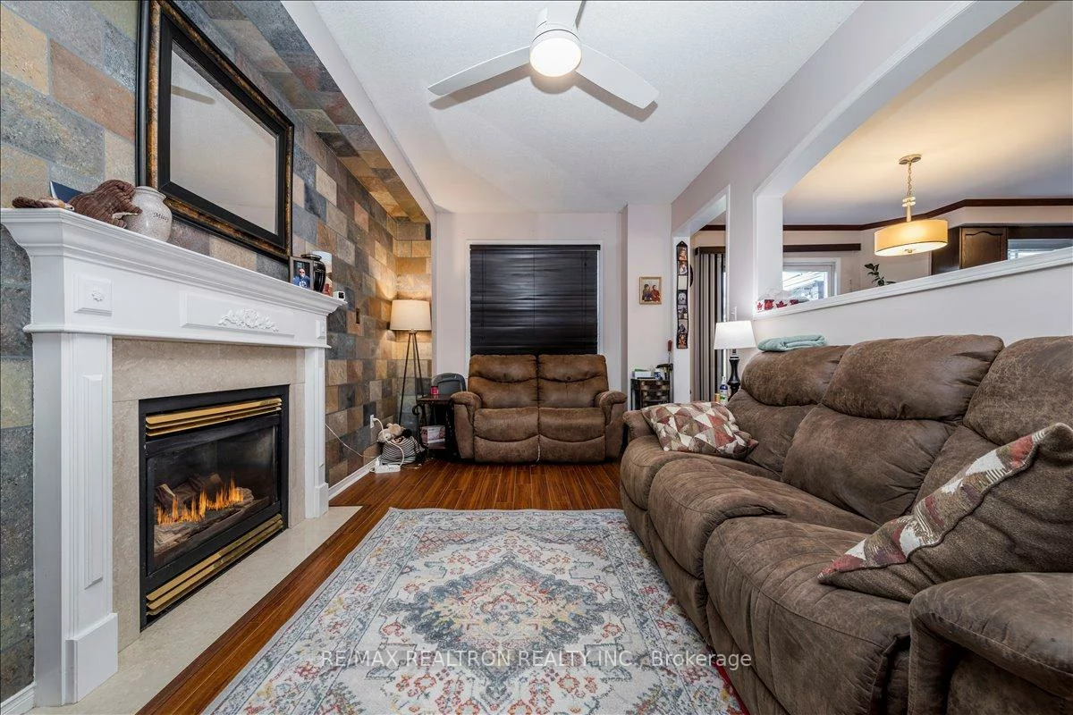 16, Bear Creek, Holly, Barrie