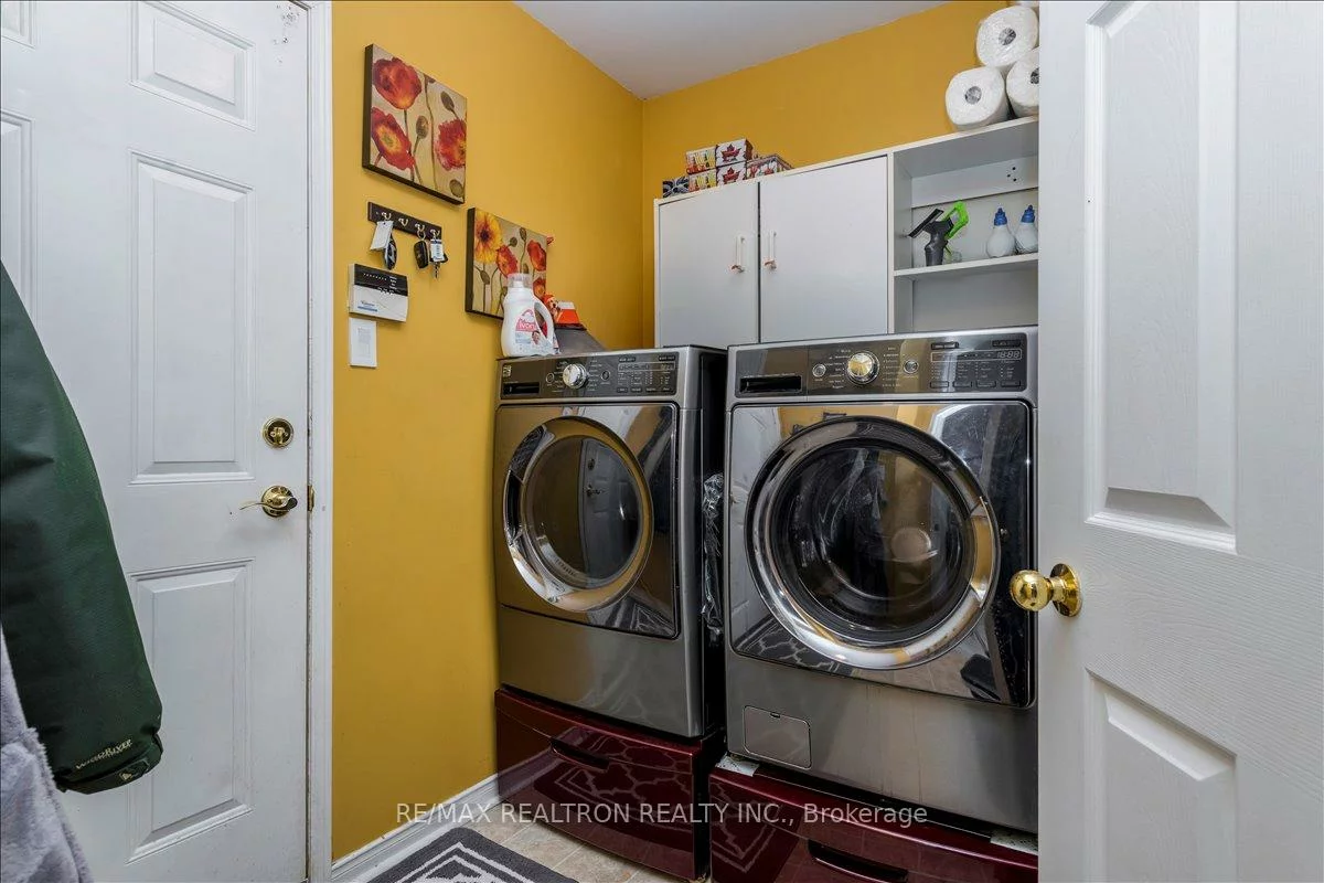 16, Bear Creek, Holly, Barrie