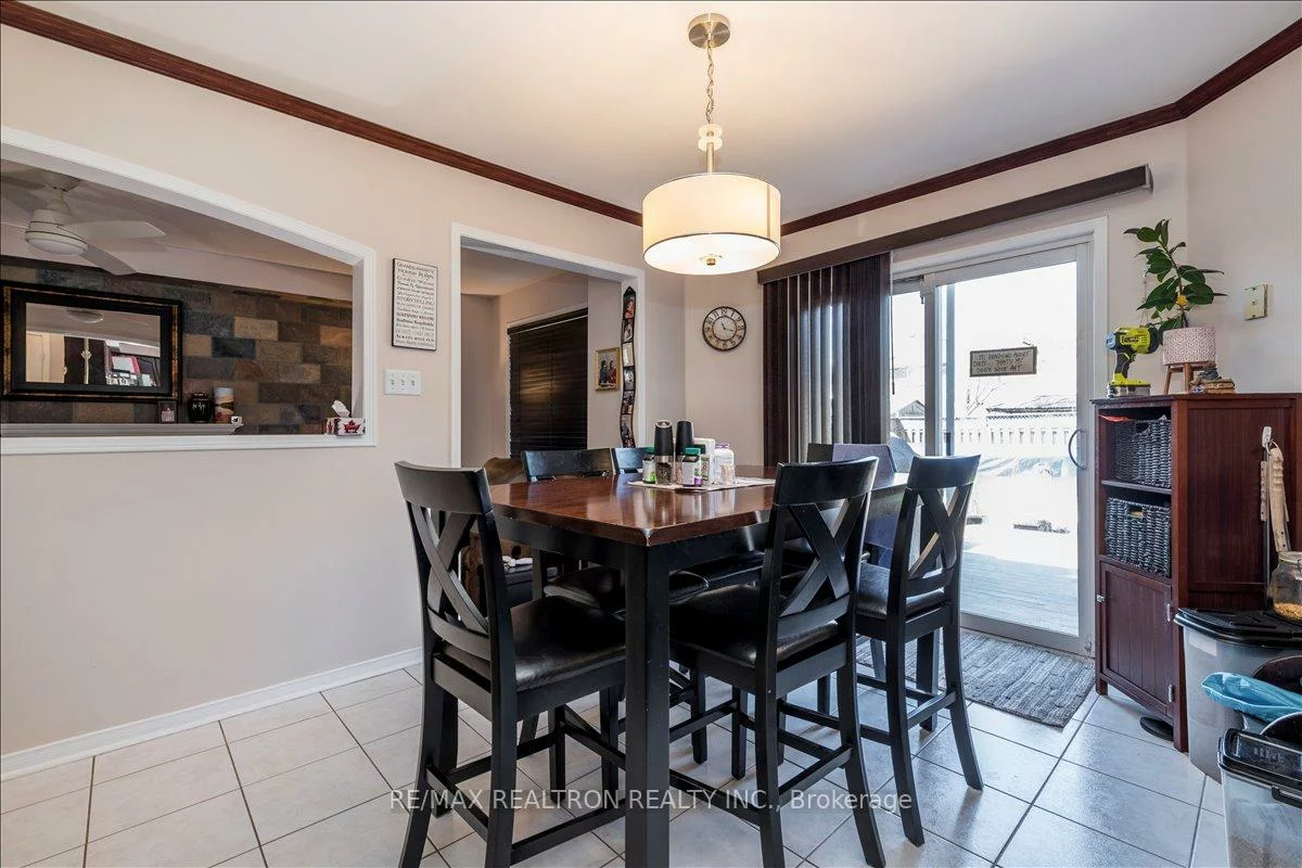 16, Bear Creek, Holly, Barrie