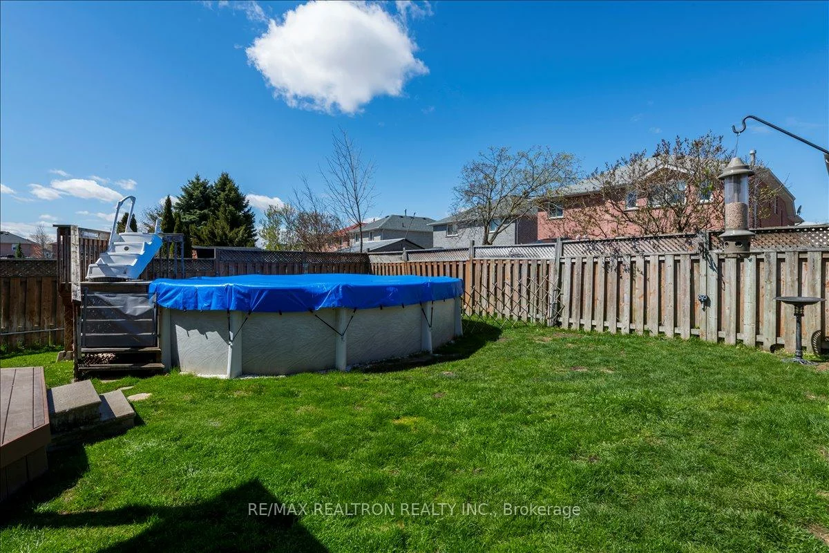 16, Bear Creek, Holly, Barrie