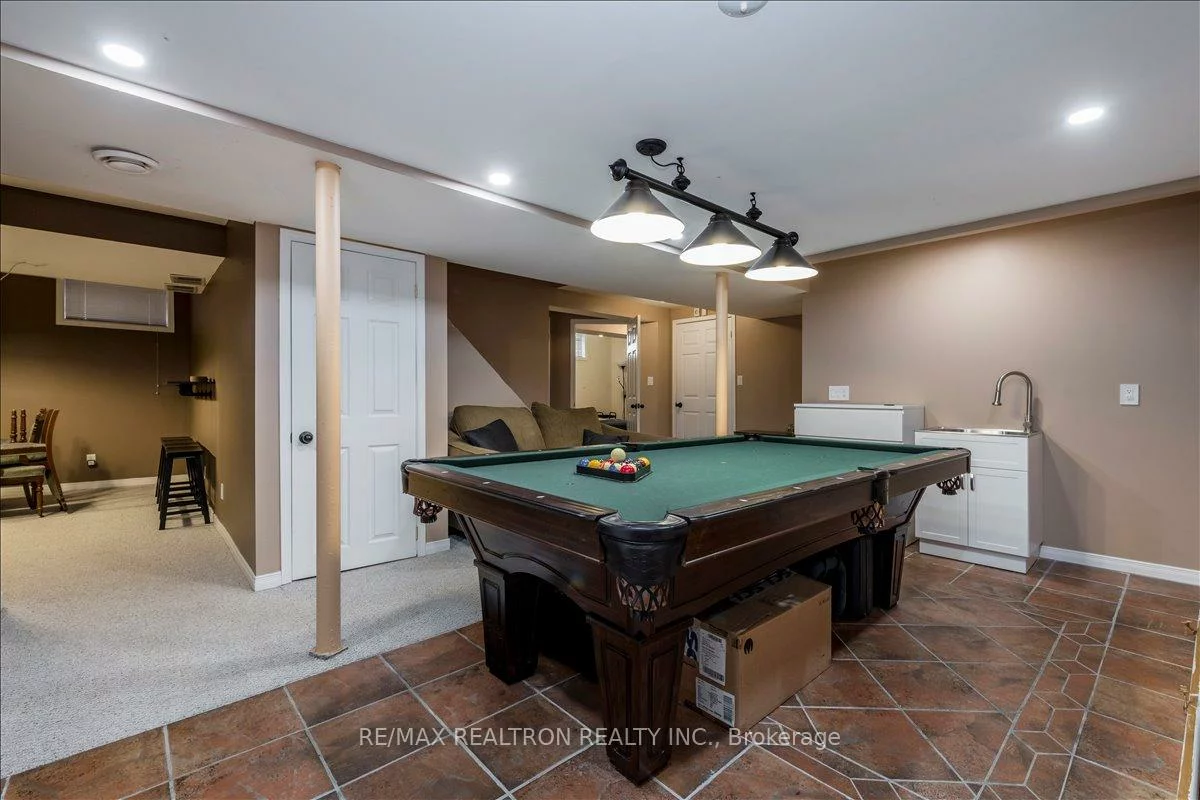 16, Bear Creek, Holly, Barrie