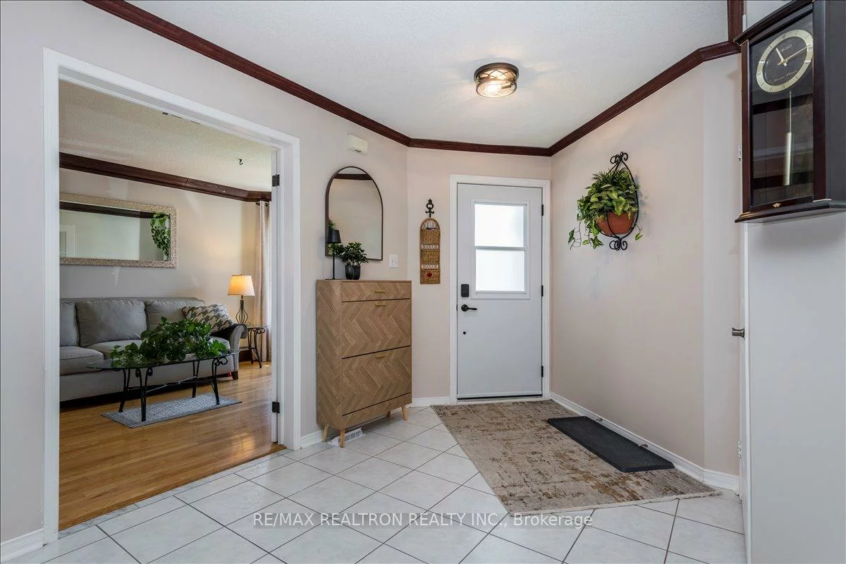 16, Bear Creek, Holly, Barrie