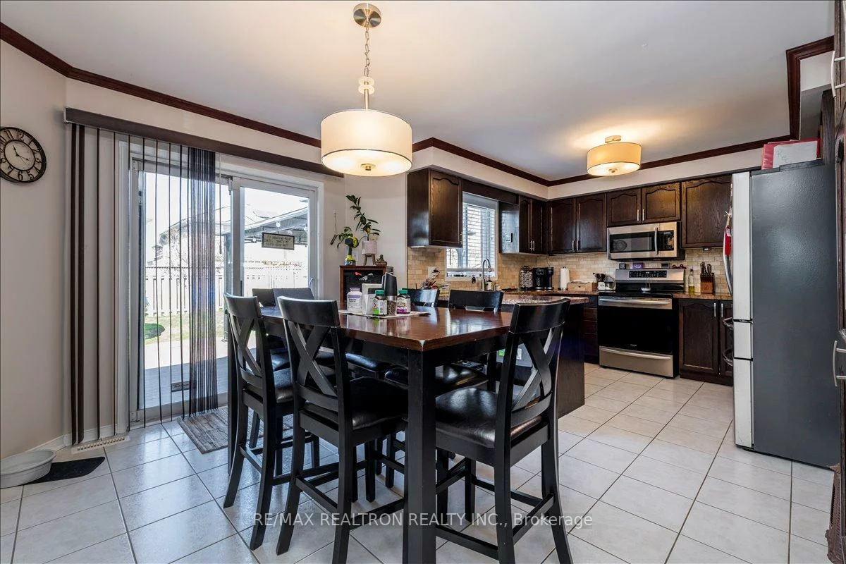 16, Bear Creek, Holly, Barrie
