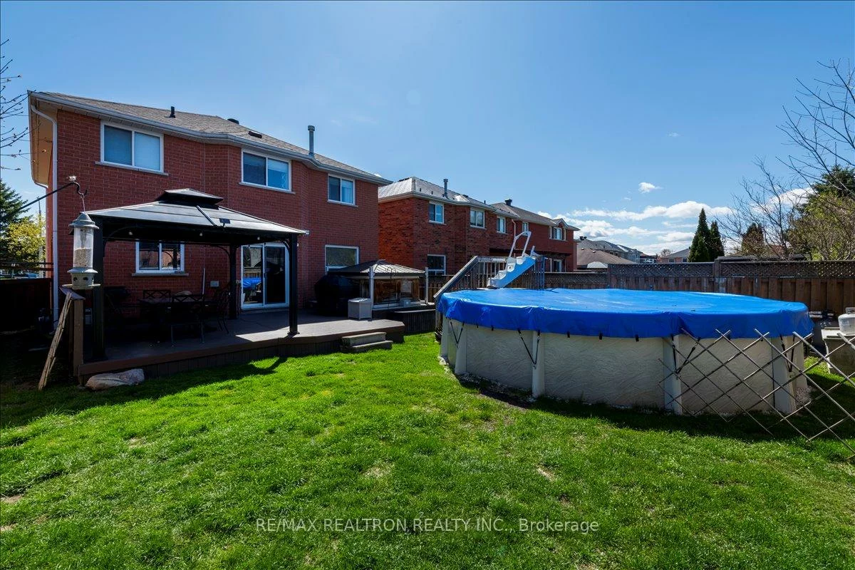16, Bear Creek, Holly, Barrie