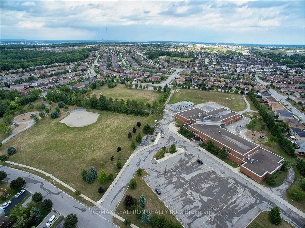 16, Bear Creek, Holly, Barrie
