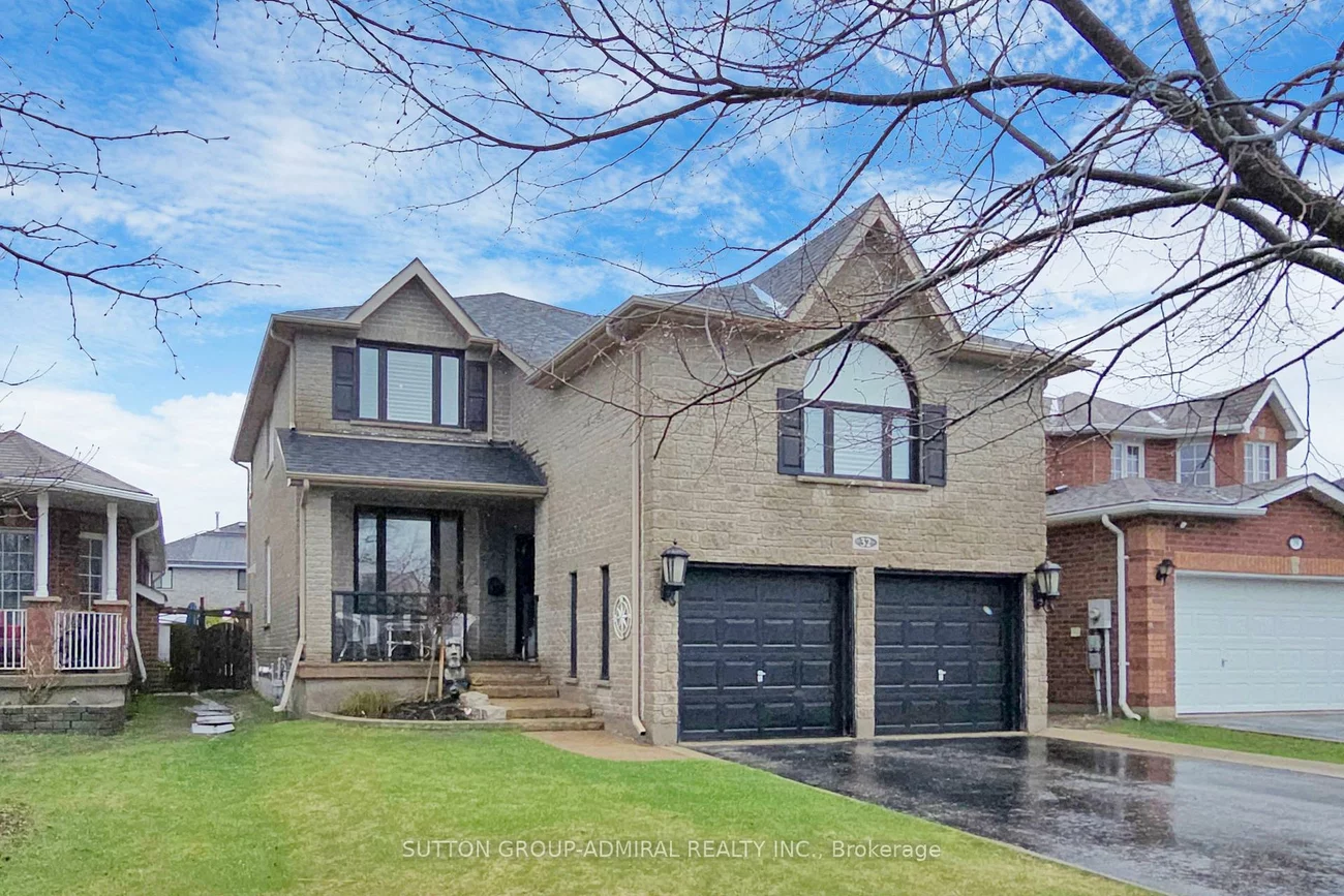 32, Stephanie, Painswick South, Barrie