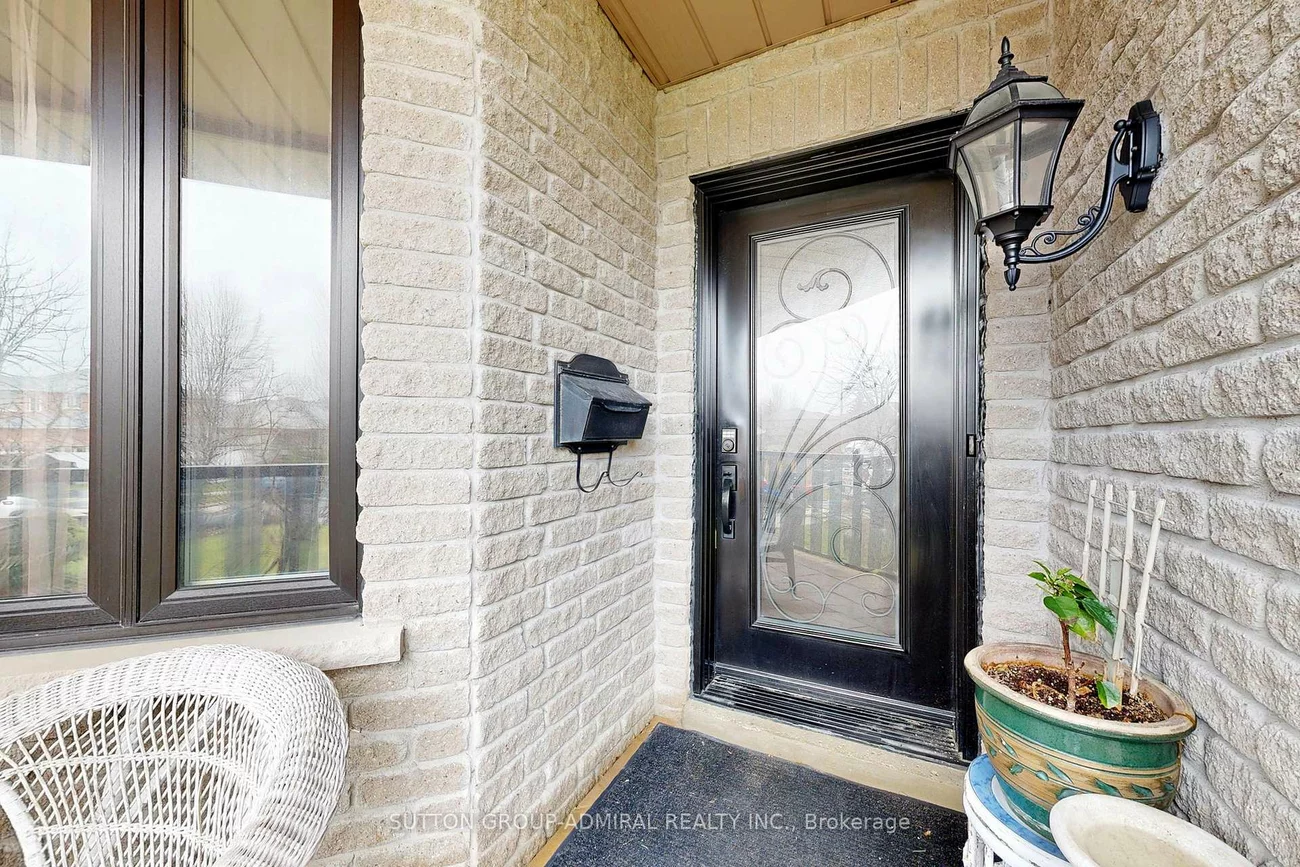 32, Stephanie, Painswick South, Barrie